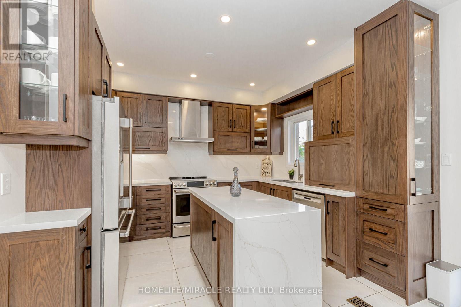 98 Masters Green Crescent, Brampton, Ontario  L7A 3K5 - Photo 18 - W12449659