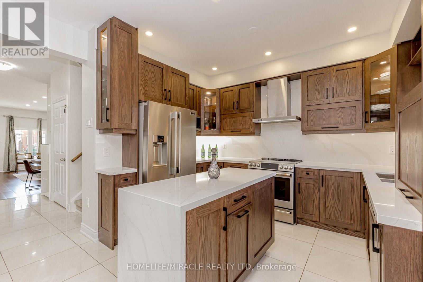 98 Masters Green Crescent, Brampton, Ontario  L7A 3K5 - Photo 19 - W12449659