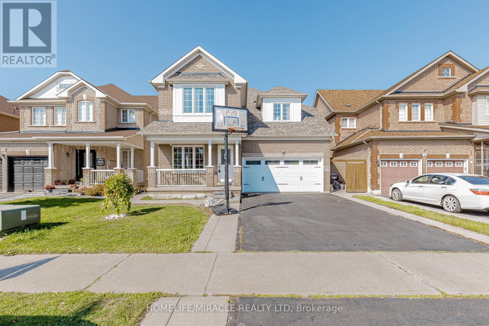 98 Masters Green Crescent, Brampton, Ontario  L7A 3K5 - Photo 2 - W12449659