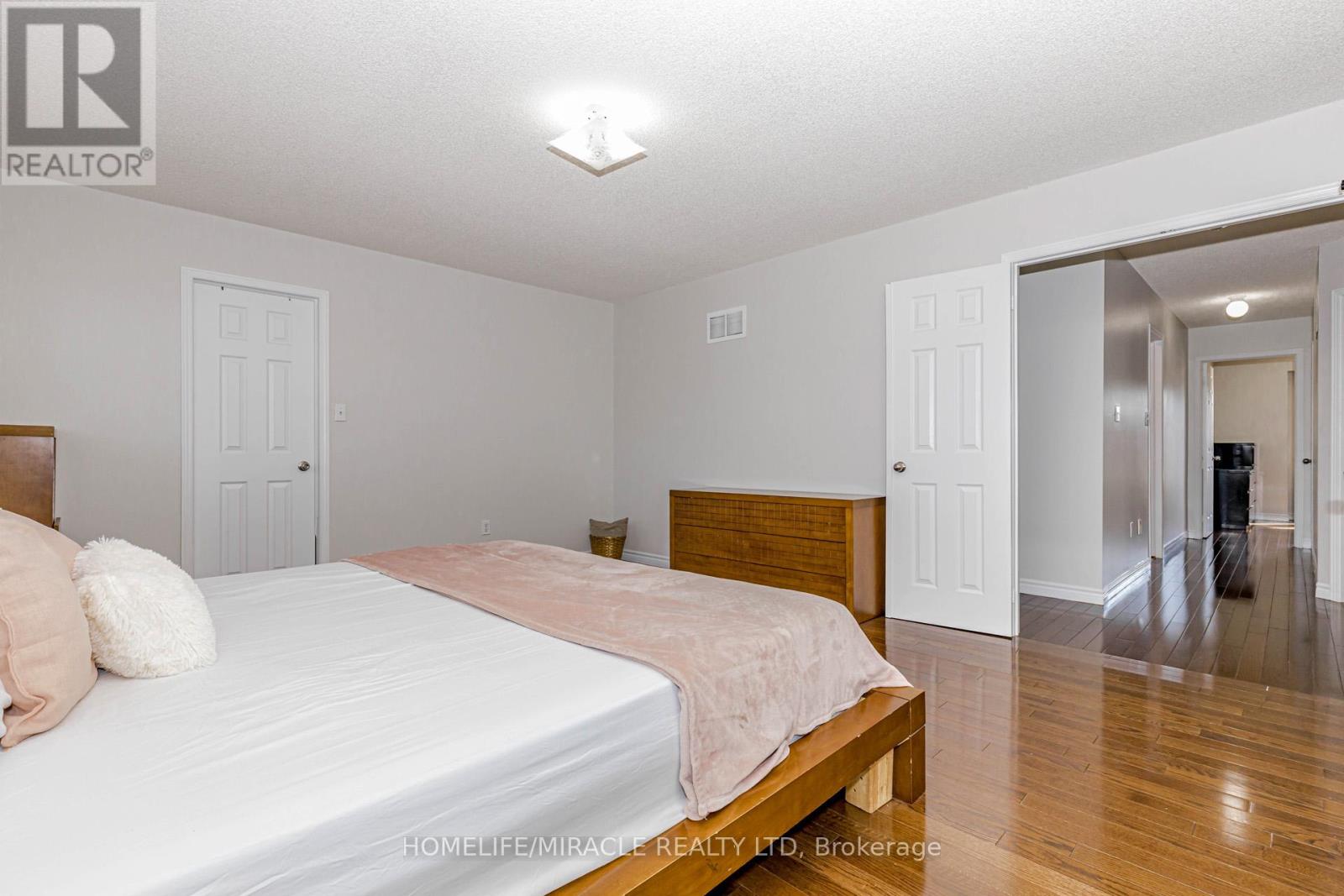 98 Masters Green Crescent, Brampton, Ontario  L7A 3K5 - Photo 26 - W12449659