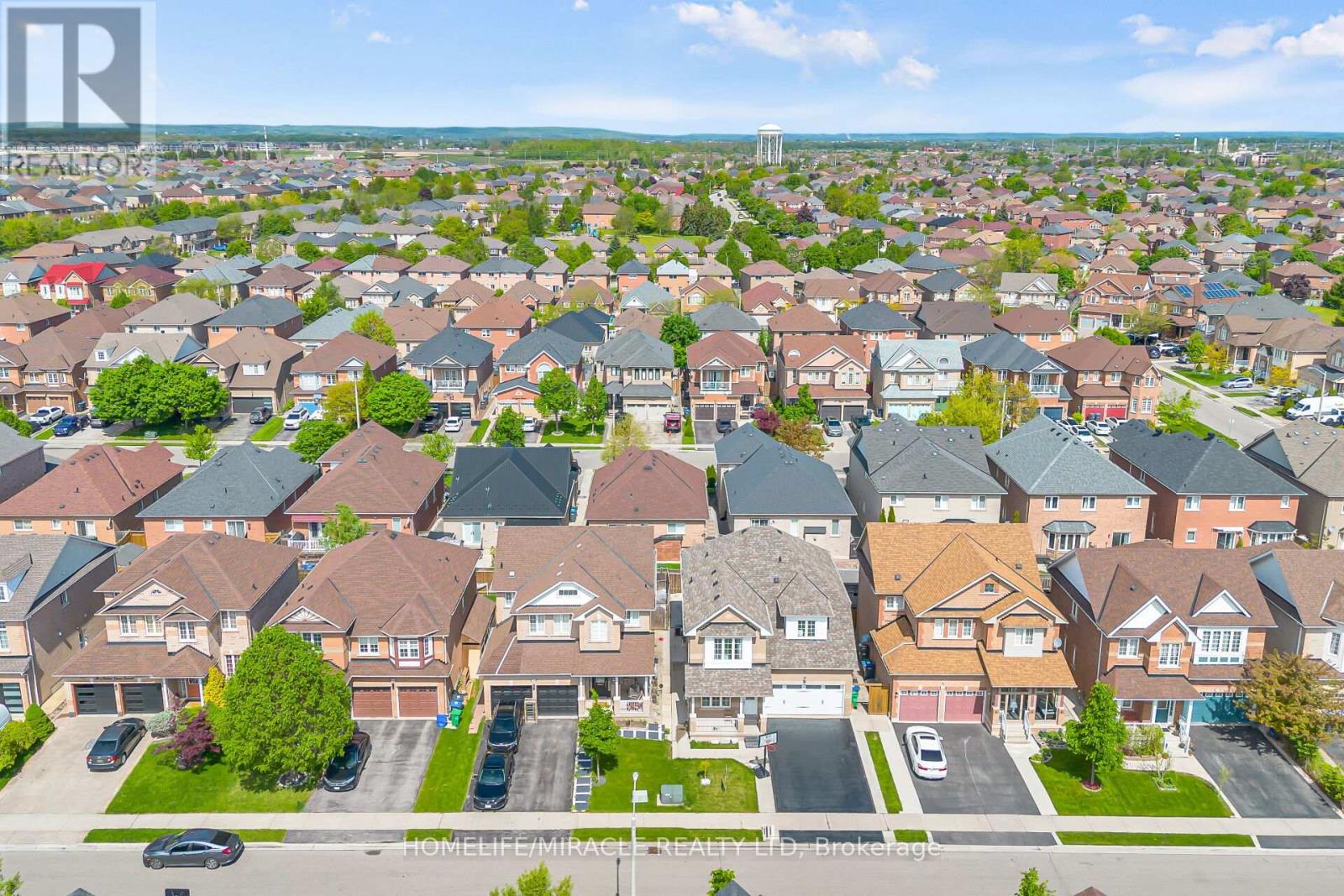 98 Masters Green Crescent, Brampton, Ontario  L7A 3K5 - Photo 3 - W12449659
