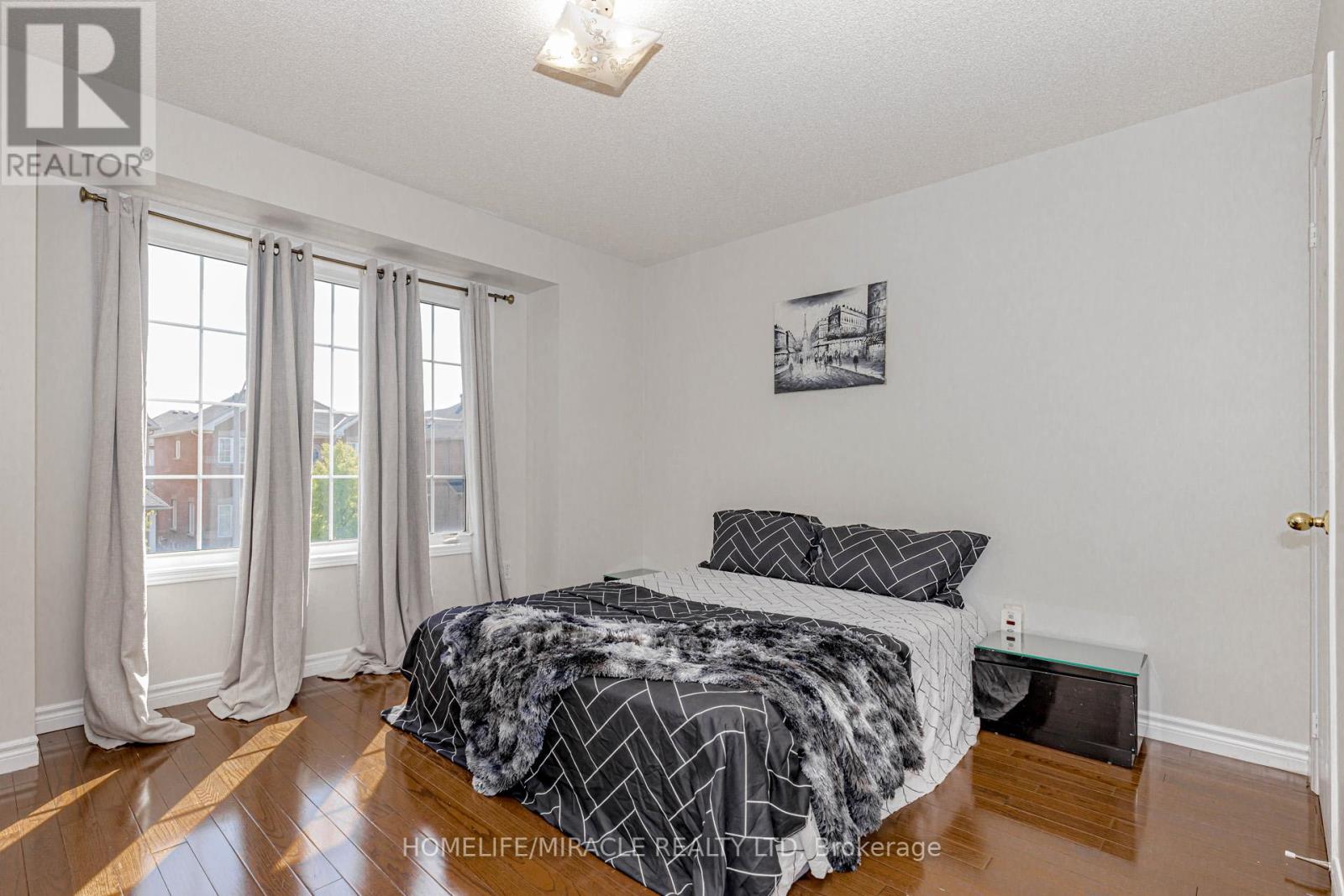 98 Masters Green Crescent, Brampton, Ontario  L7A 3K5 - Photo 32 - W12449659