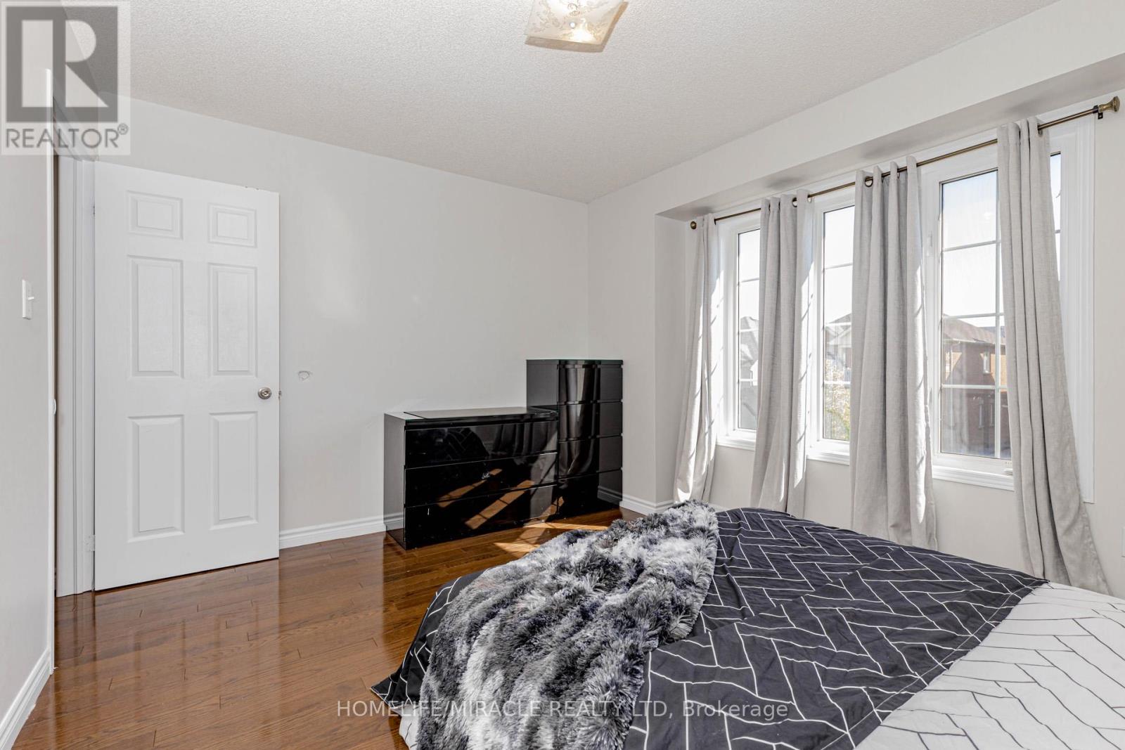 98 Masters Green Crescent, Brampton, Ontario  L7A 3K5 - Photo 33 - W12449659