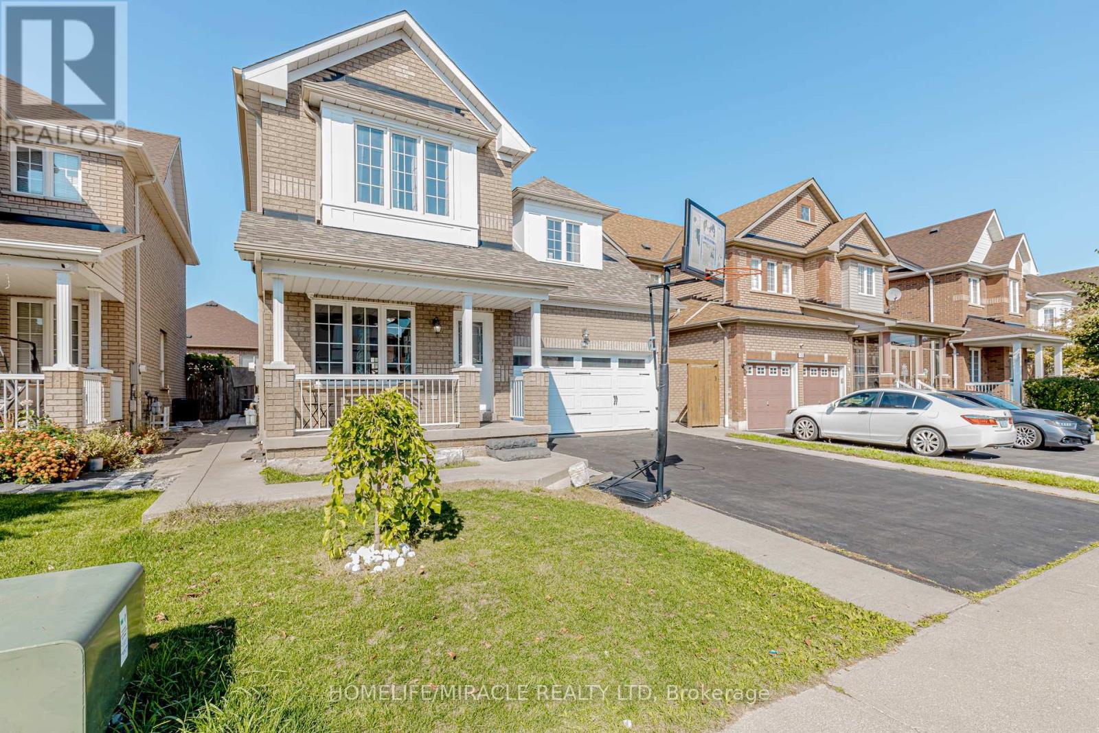 98 Masters Green Crescent, Brampton, Ontario  L7A 3K5 - Photo 4 - W12449659