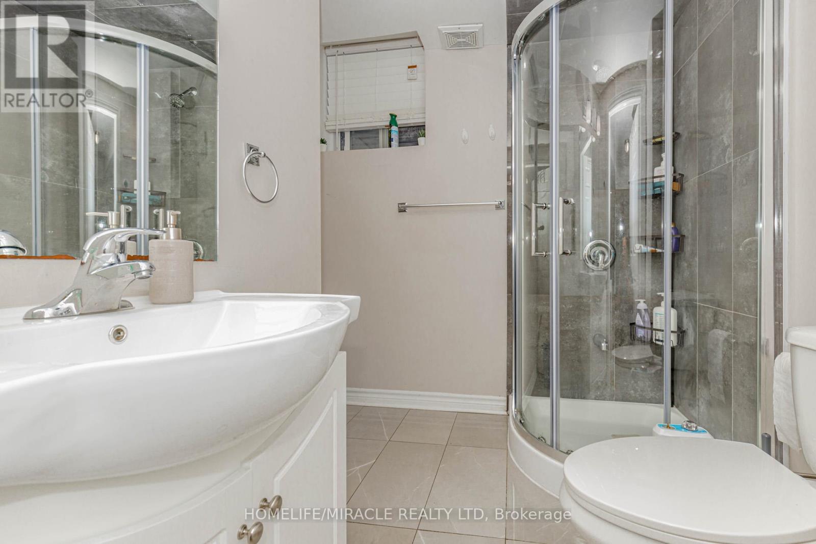 98 Masters Green Crescent, Brampton, Ontario  L7A 3K5 - Photo 41 - W12449659