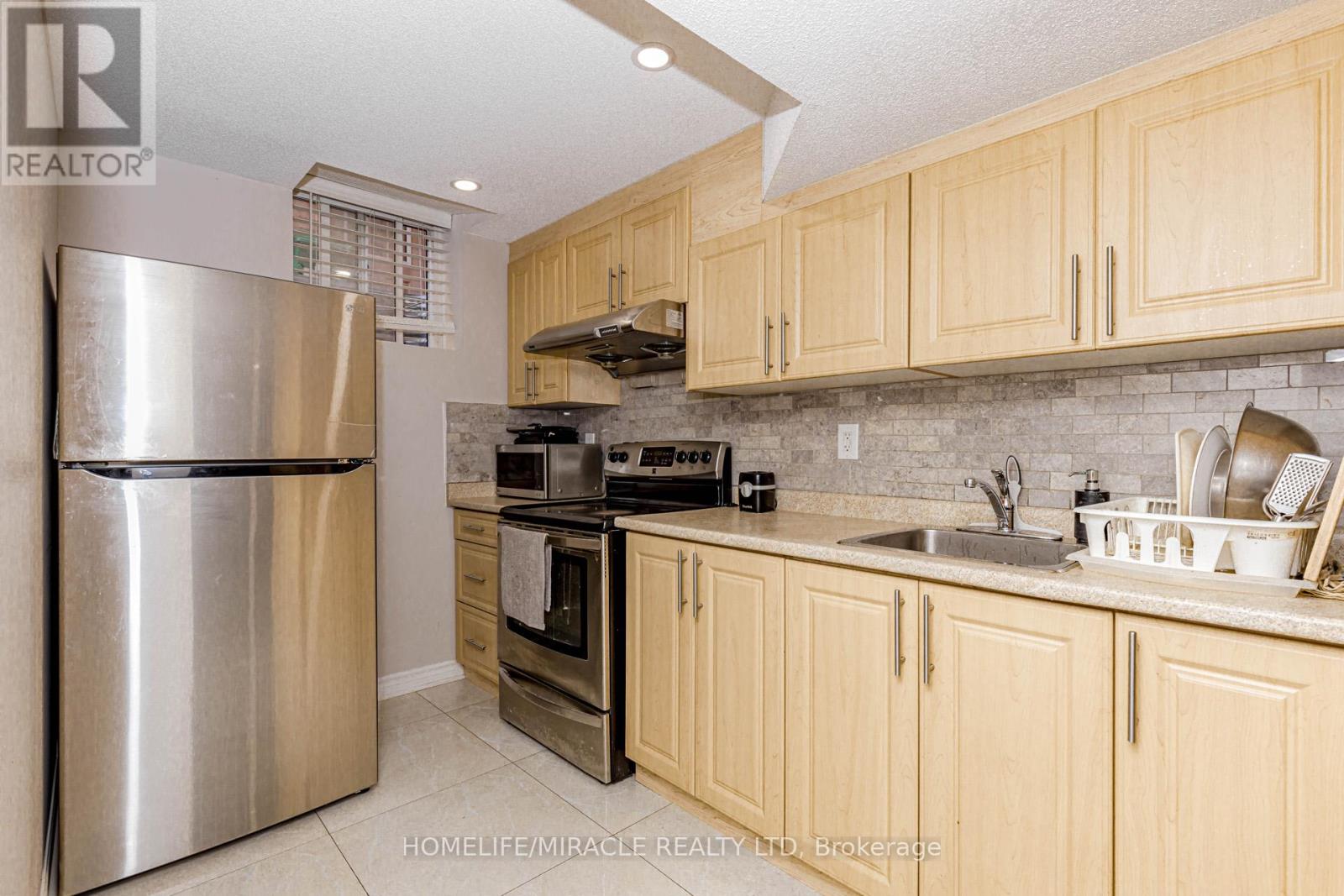 98 Masters Green Crescent, Brampton, Ontario  L7A 3K5 - Photo 42 - W12449659