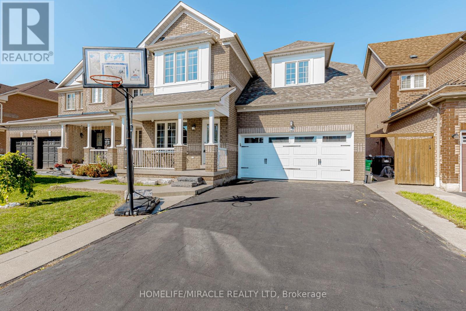 98 Masters Green Crescent, Brampton, Ontario  L7A 3K5 - Photo 5 - W12449659