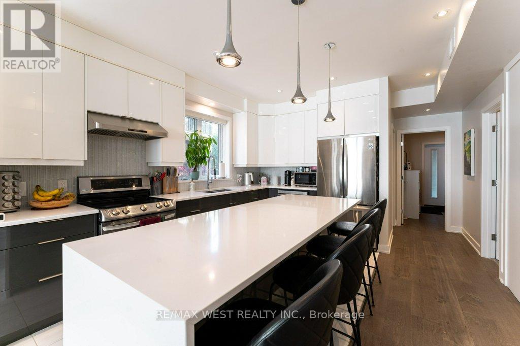 167 Quebec Avenue, Toronto, Ontario  M6S 3W1 - Photo 11 - W12449672
