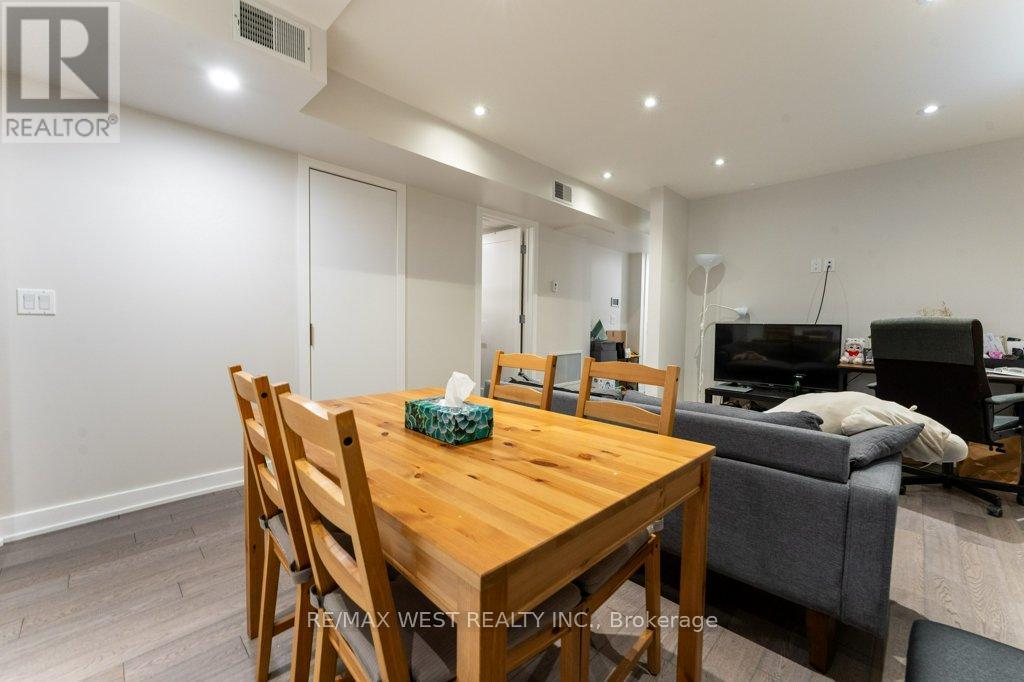 167 Quebec Avenue, Toronto, Ontario  M6S 3W1 - Photo 33 - W12449672