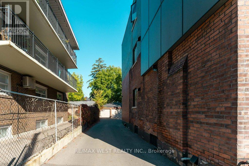 167 Quebec Avenue, Toronto, Ontario  M6S 3W1 - Photo 40 - W12449672