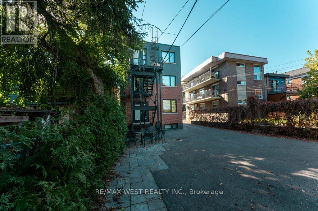 167 Quebec Avenue, Toronto, Ontario  M6S 3W1 - Photo 43 - W12449672