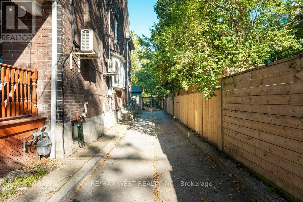 167 Quebec Avenue, Toronto, Ontario  M6S 3W1 - Photo 47 - W12449672