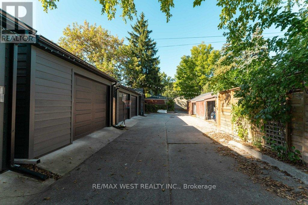 167 Quebec Avenue, Toronto, Ontario  M6S 3W1 - Photo 48 - W12449672