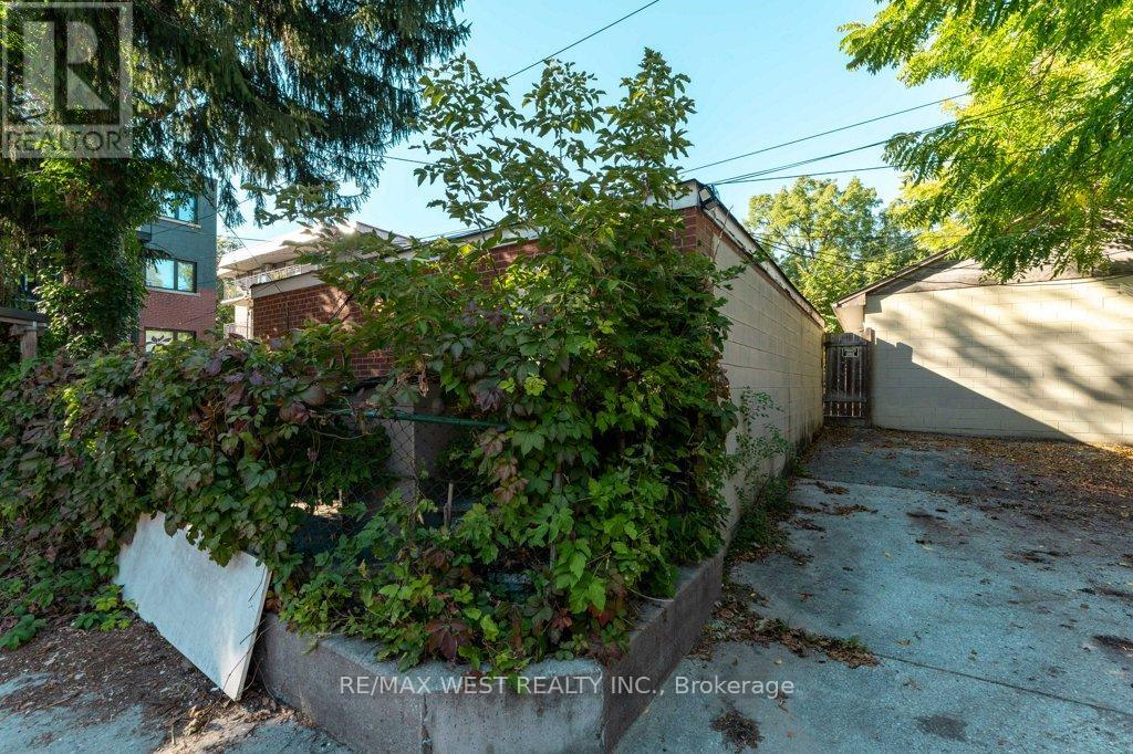 167 Quebec Avenue, Toronto, Ontario  M6S 3W1 - Photo 49 - W12449672