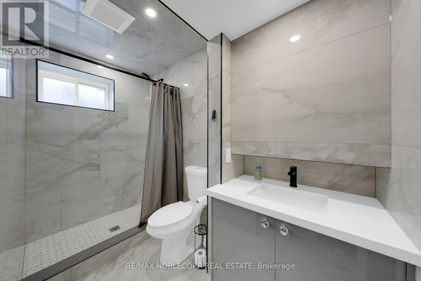 2515 Hensall Street, Mississauga, Ontario  L5A 2T1 - Photo 11 - W12449698