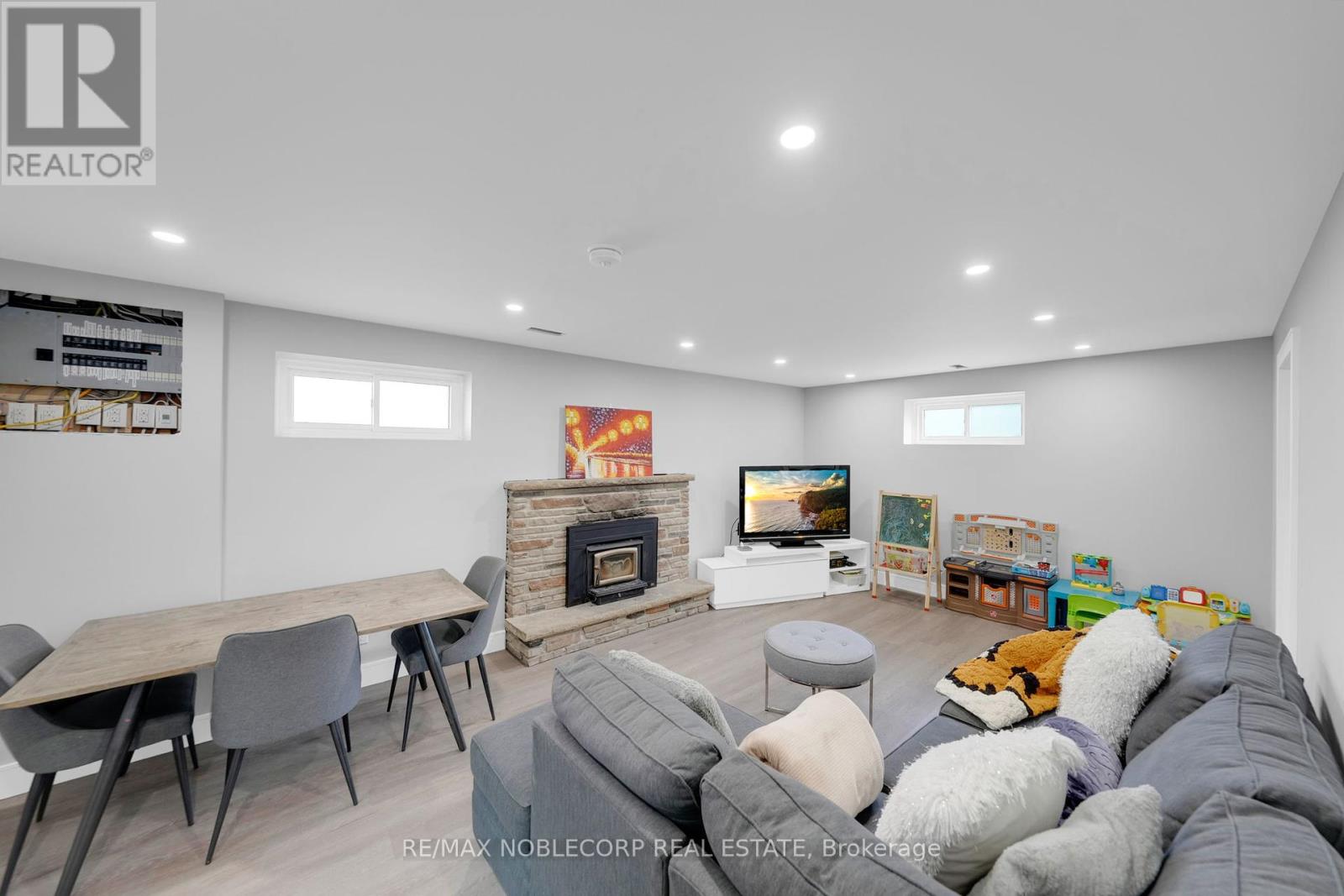 2515 Hensall Street, Mississauga, Ontario  L5A 2T1 - Photo 15 - W12449698