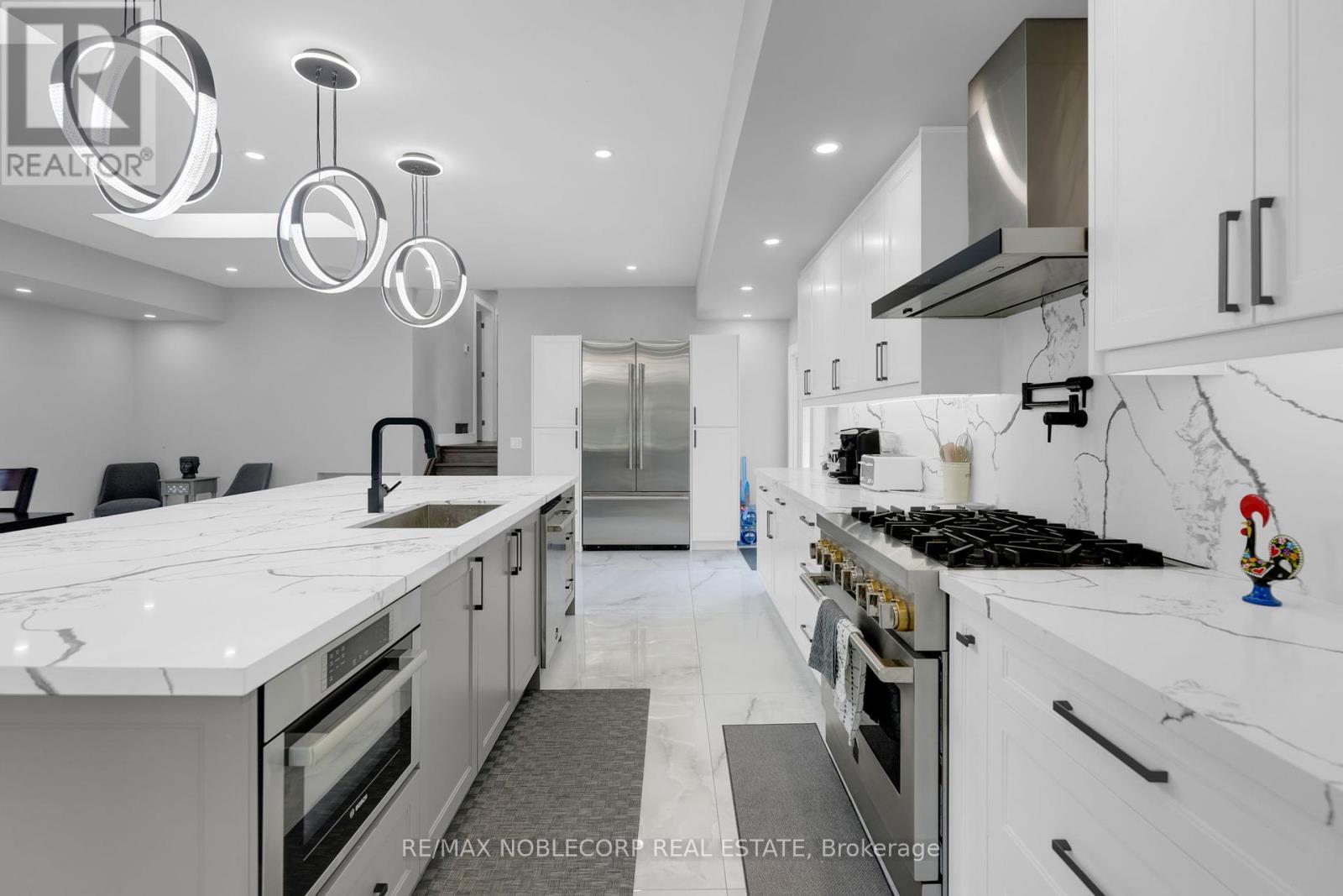 2515 Hensall Street, Mississauga, Ontario  L5A 2T1 - Photo 4 - W12449698