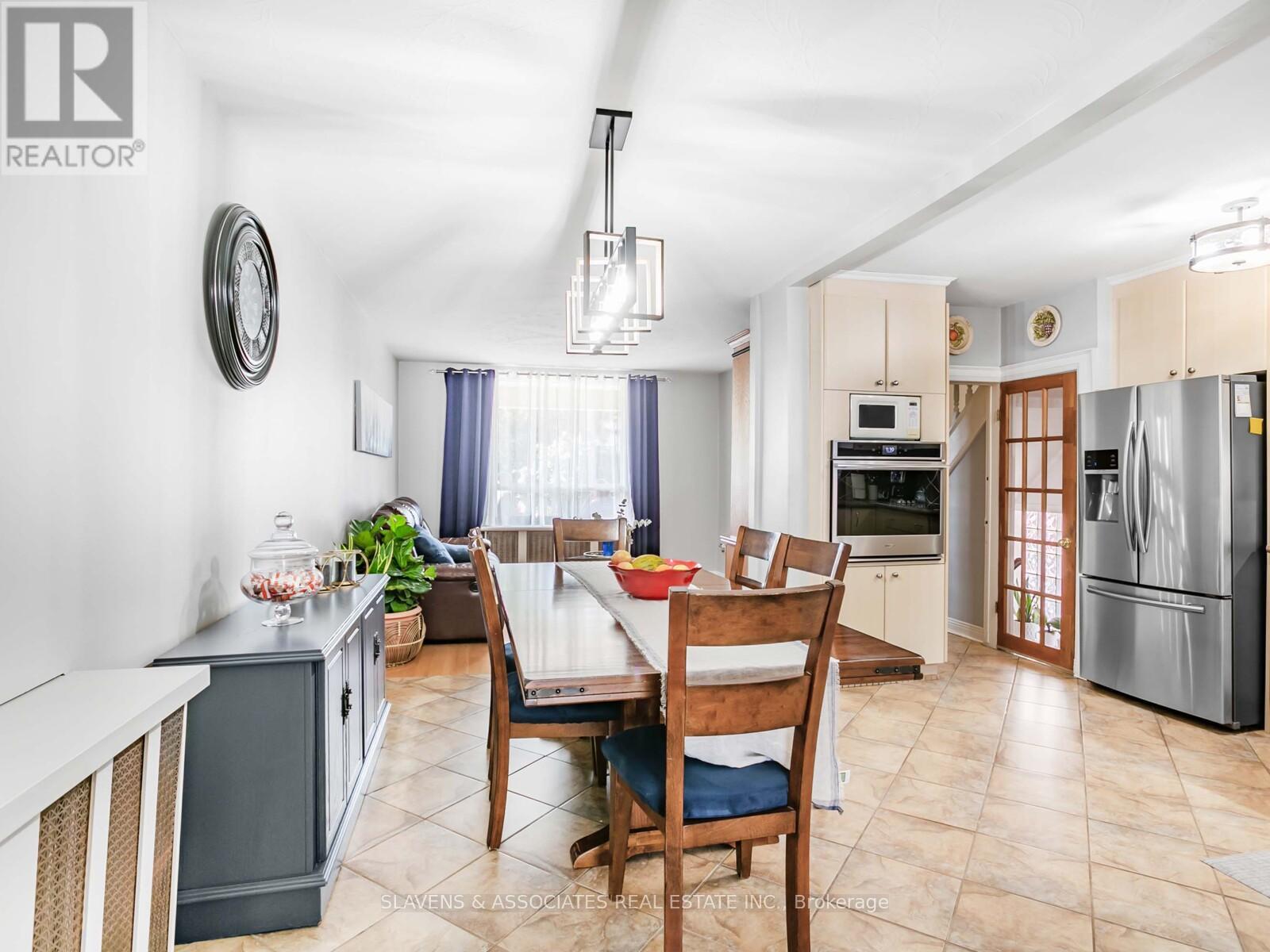 Main And 2nd Floor - 213b Blackthorne Avenue, Toronto, Ontario  M6N 3H7 - Photo 10 - W12449708