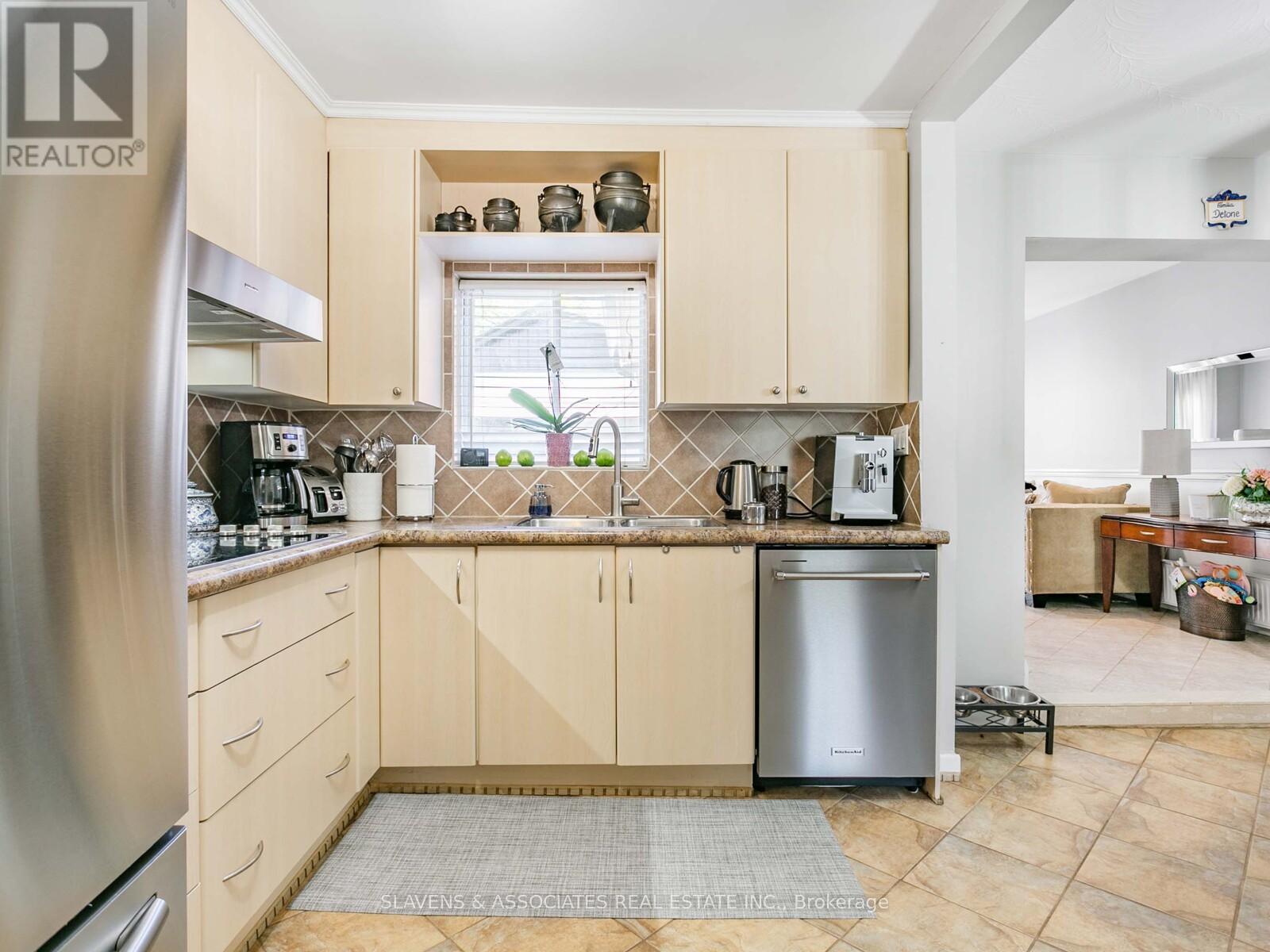 Main And 2nd Floor - 213b Blackthorne Avenue, Toronto, Ontario  M6N 3H7 - Photo 12 - W12449708