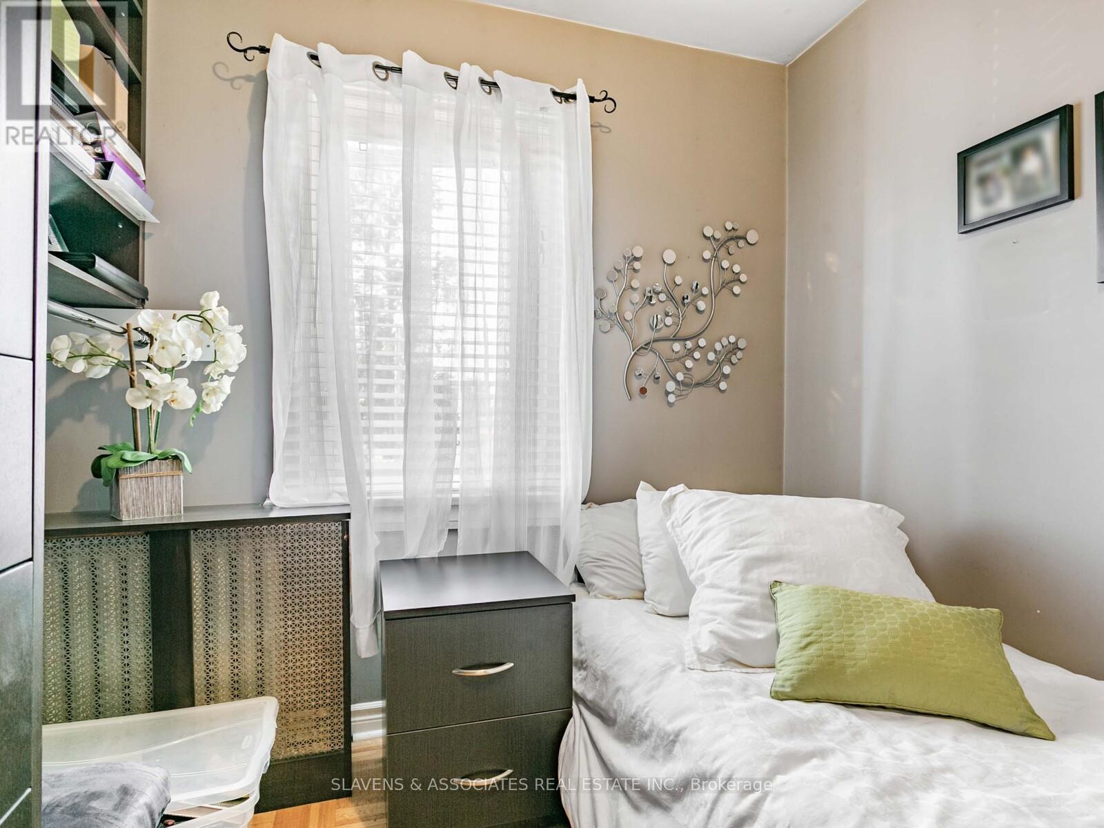 Main And 2nd Floor - 213b Blackthorne Avenue, Toronto, Ontario  M6N 3H7 - Photo 17 - W12449708