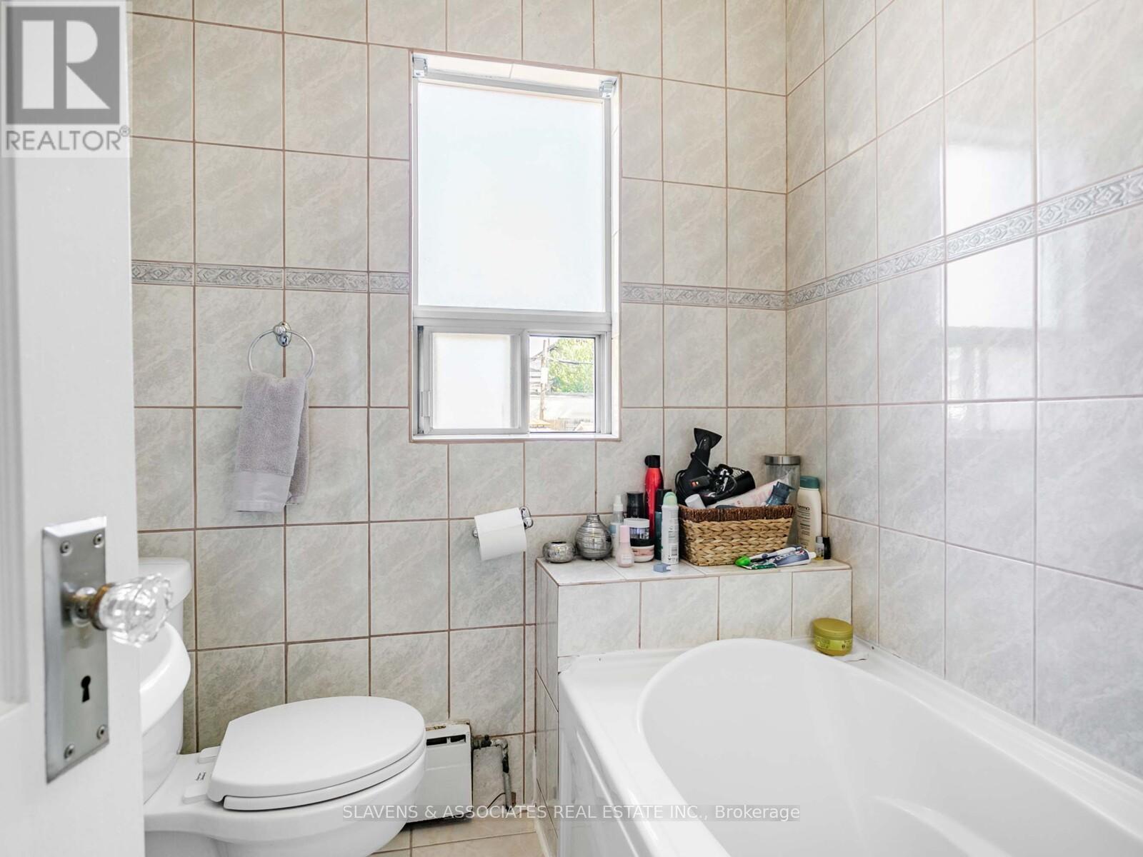Main And 2nd Floor - 213b Blackthorne Avenue, Toronto, Ontario  M6N 3H7 - Photo 21 - W12449708