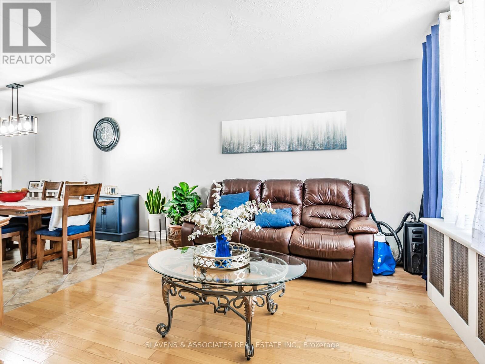 Main And 2nd Floor - 213b Blackthorne Avenue, Toronto, Ontario  M6N 3H7 - Photo 5 - W12449708