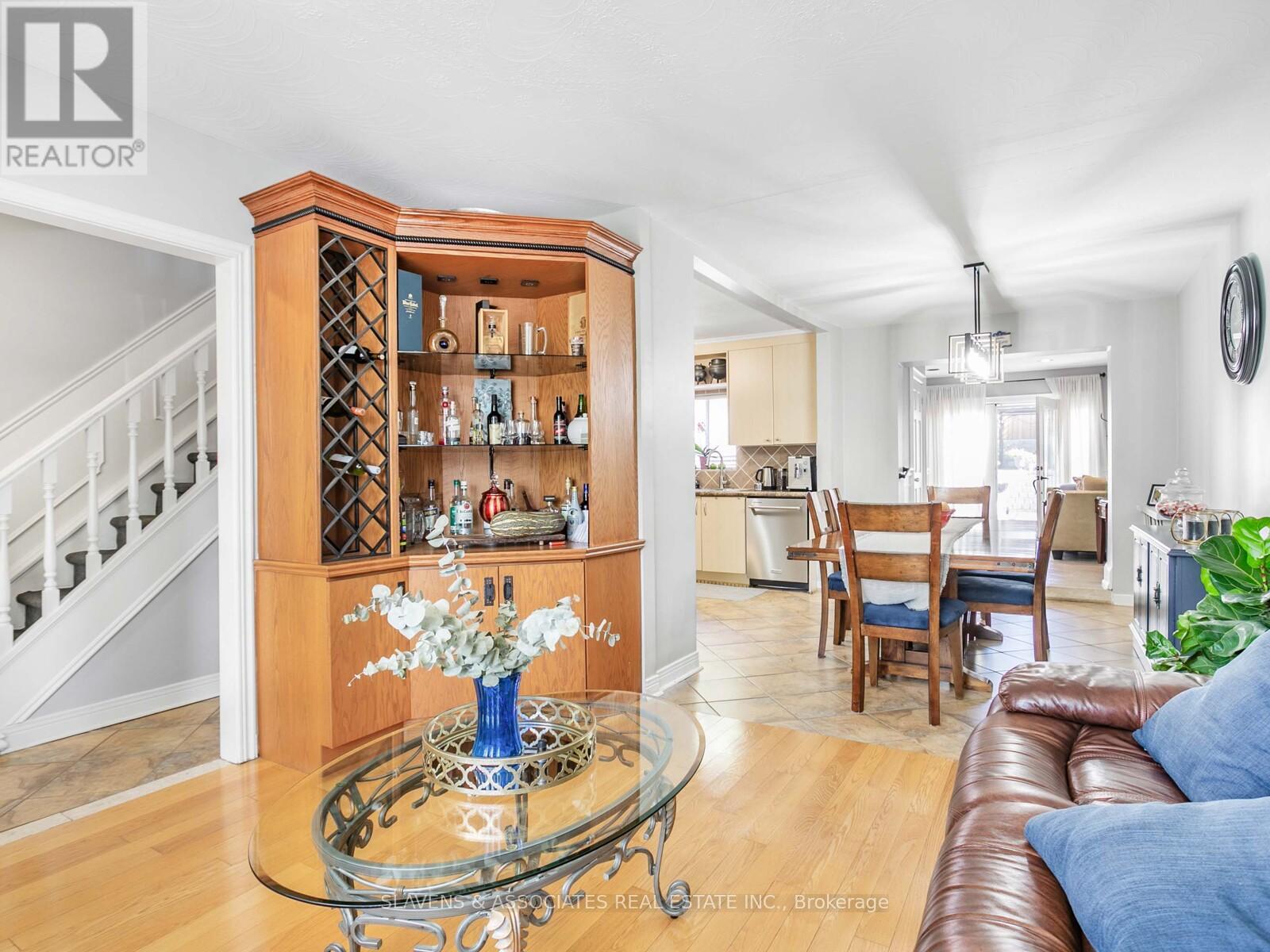 Main And 2nd Floor - 213b Blackthorne Avenue, Toronto, Ontario  M6N 3H7 - Photo 7 - W12449708