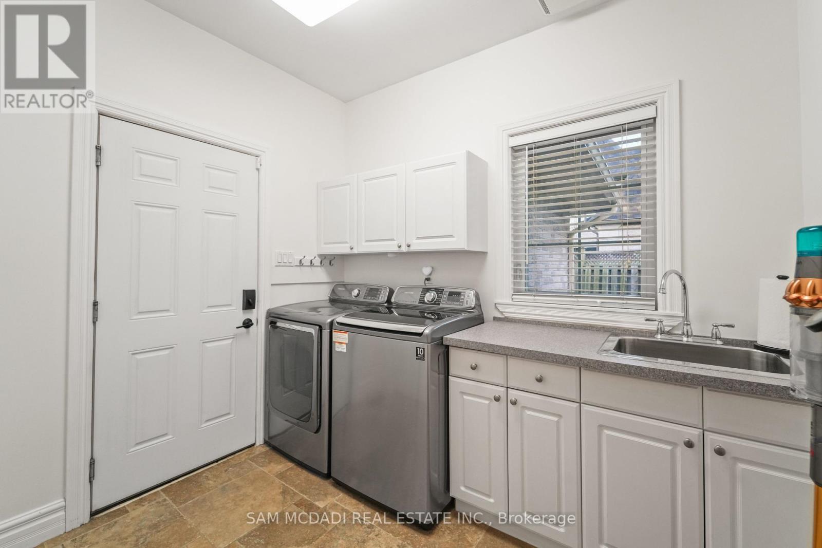 724 Atoka Drive, Mississauga, Ontario  L5H 1Y6 - Photo 18 - W12449718