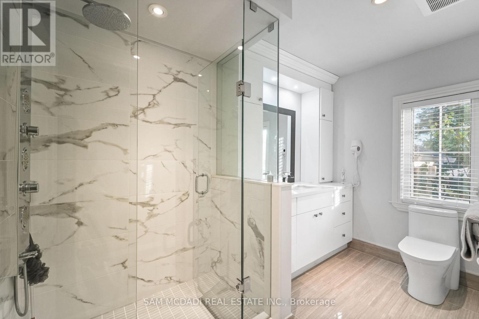 724 Atoka Drive, Mississauga, Ontario  L5H 1Y6 - Photo 21 - W12449718