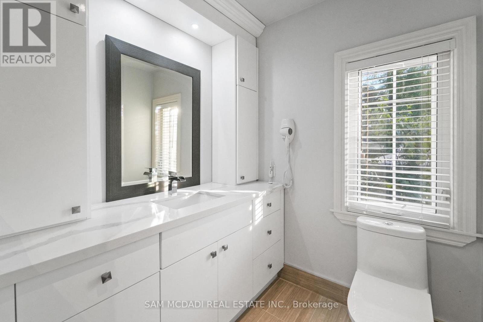 724 Atoka Drive, Mississauga, Ontario  L5H 1Y6 - Photo 22 - W12449718
