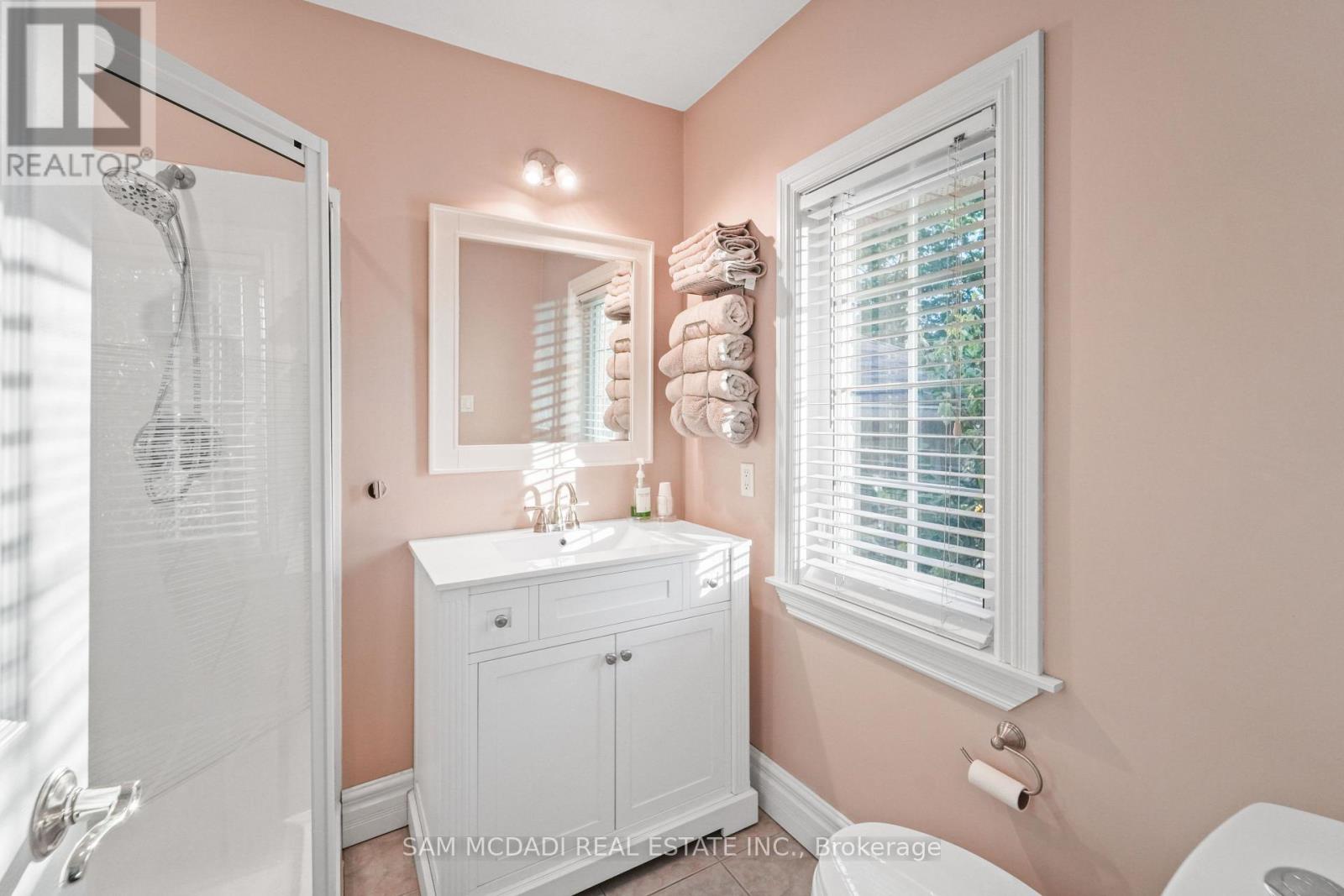724 Atoka Drive, Mississauga, Ontario  L5H 1Y6 - Photo 25 - W12449718