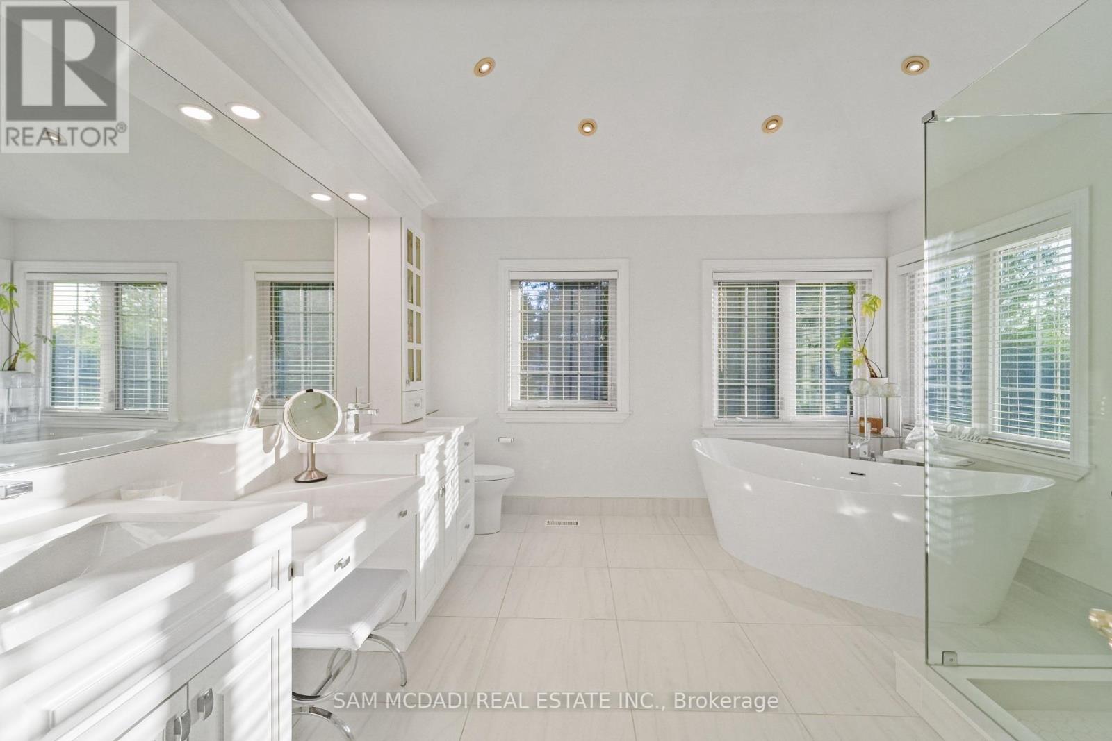 724 Atoka Drive, Mississauga, Ontario  L5H 1Y6 - Photo 30 - W12449718