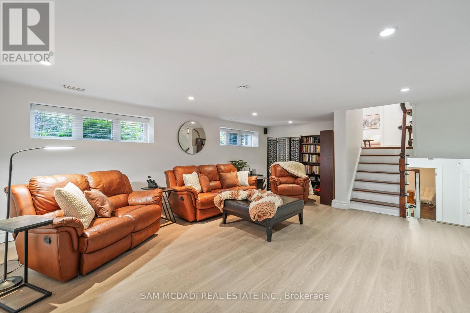 724 Atoka Drive, Mississauga, Ontario  L5H 1Y6 - Photo 32 - W12449718