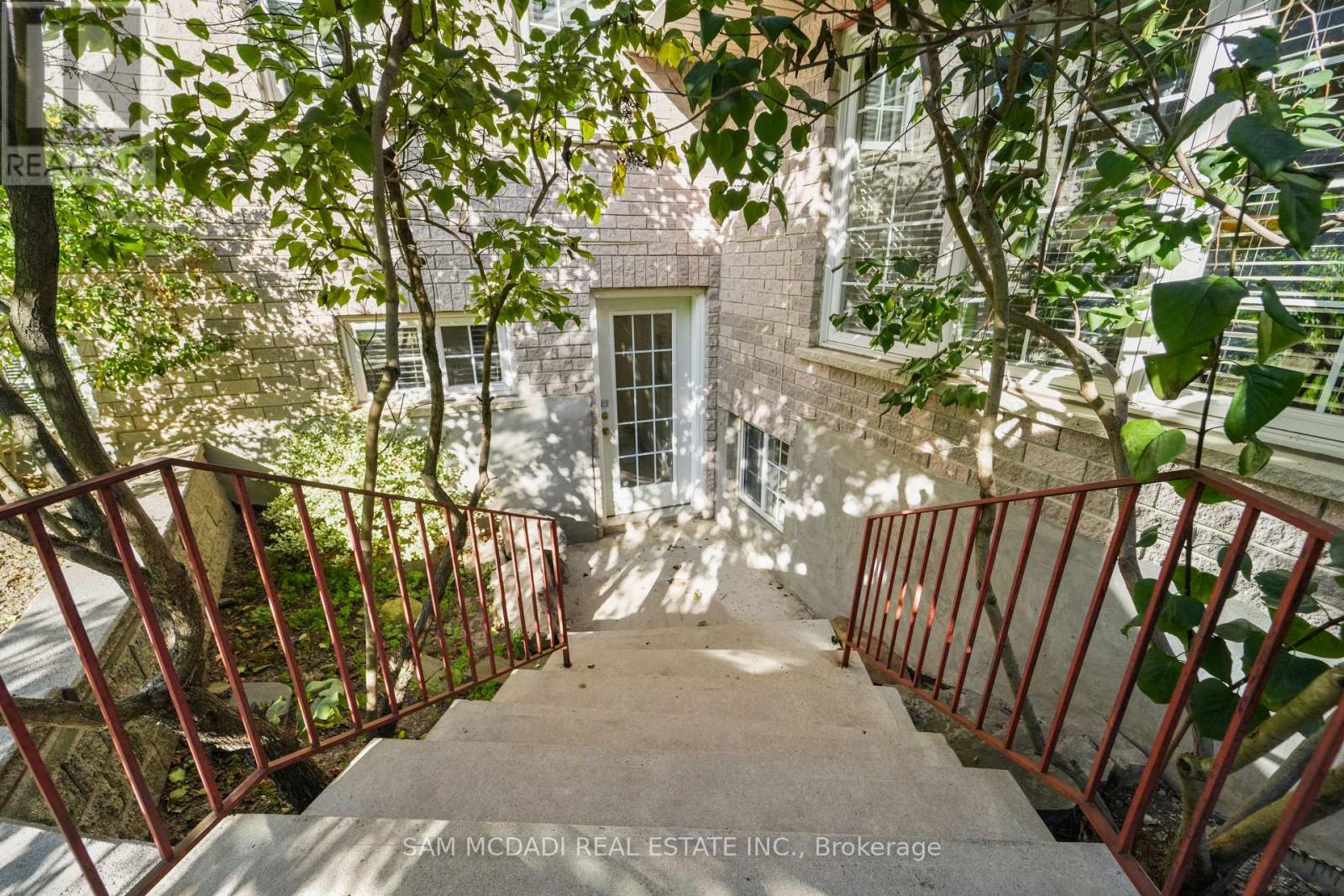 724 Atoka Drive, Mississauga, Ontario  L5H 1Y6 - Photo 39 - W12449718
