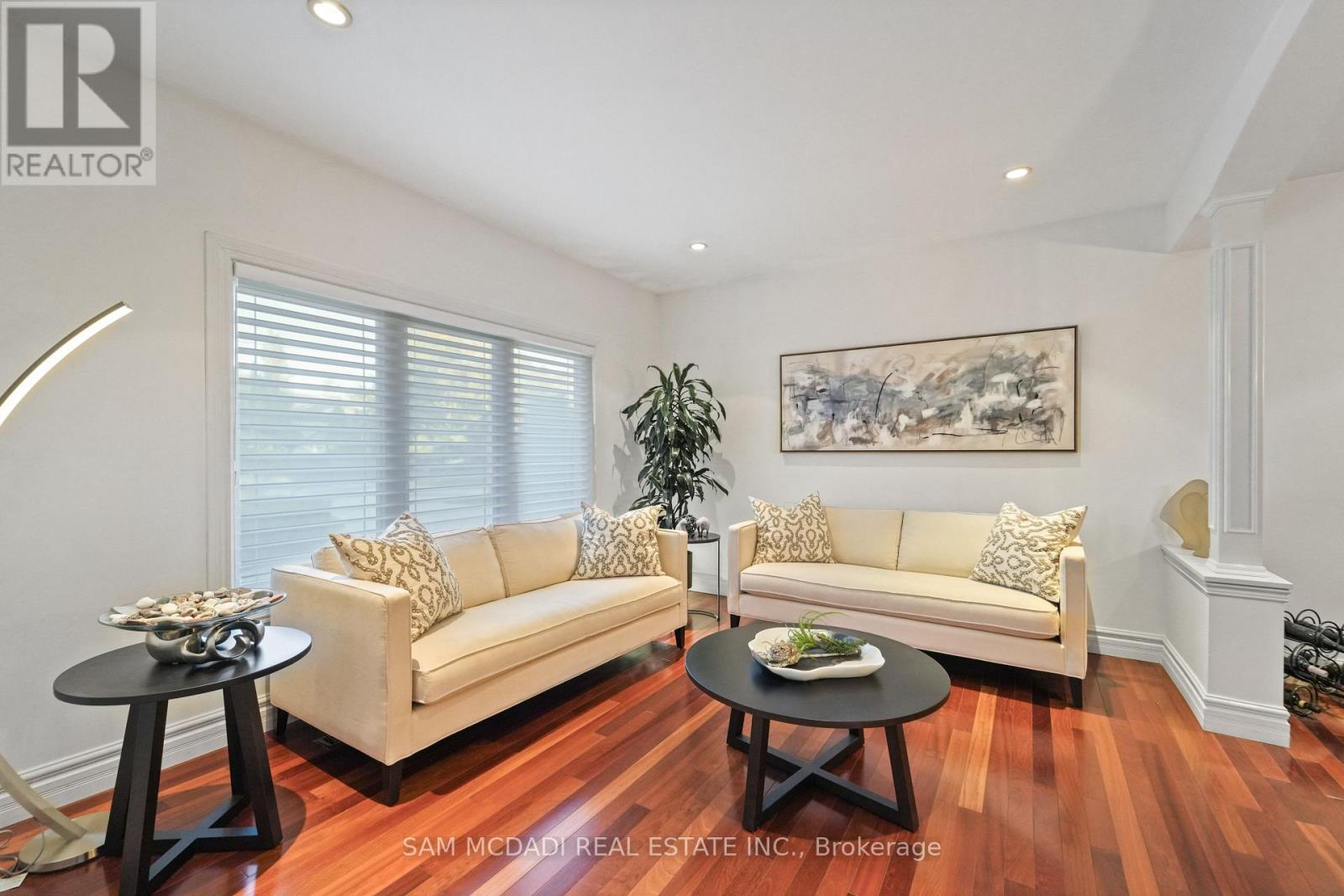 724 Atoka Drive, Mississauga, Ontario  L5H 1Y6 - Photo 4 - W12449718