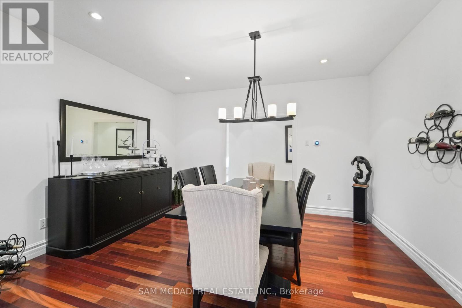 724 Atoka Drive, Mississauga, Ontario  L5H 1Y6 - Photo 5 - W12449718