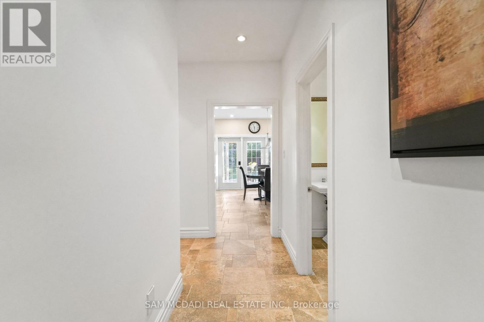 724 Atoka Drive, Mississauga, Ontario  L5H 1Y6 - Photo 7 - W12449718
