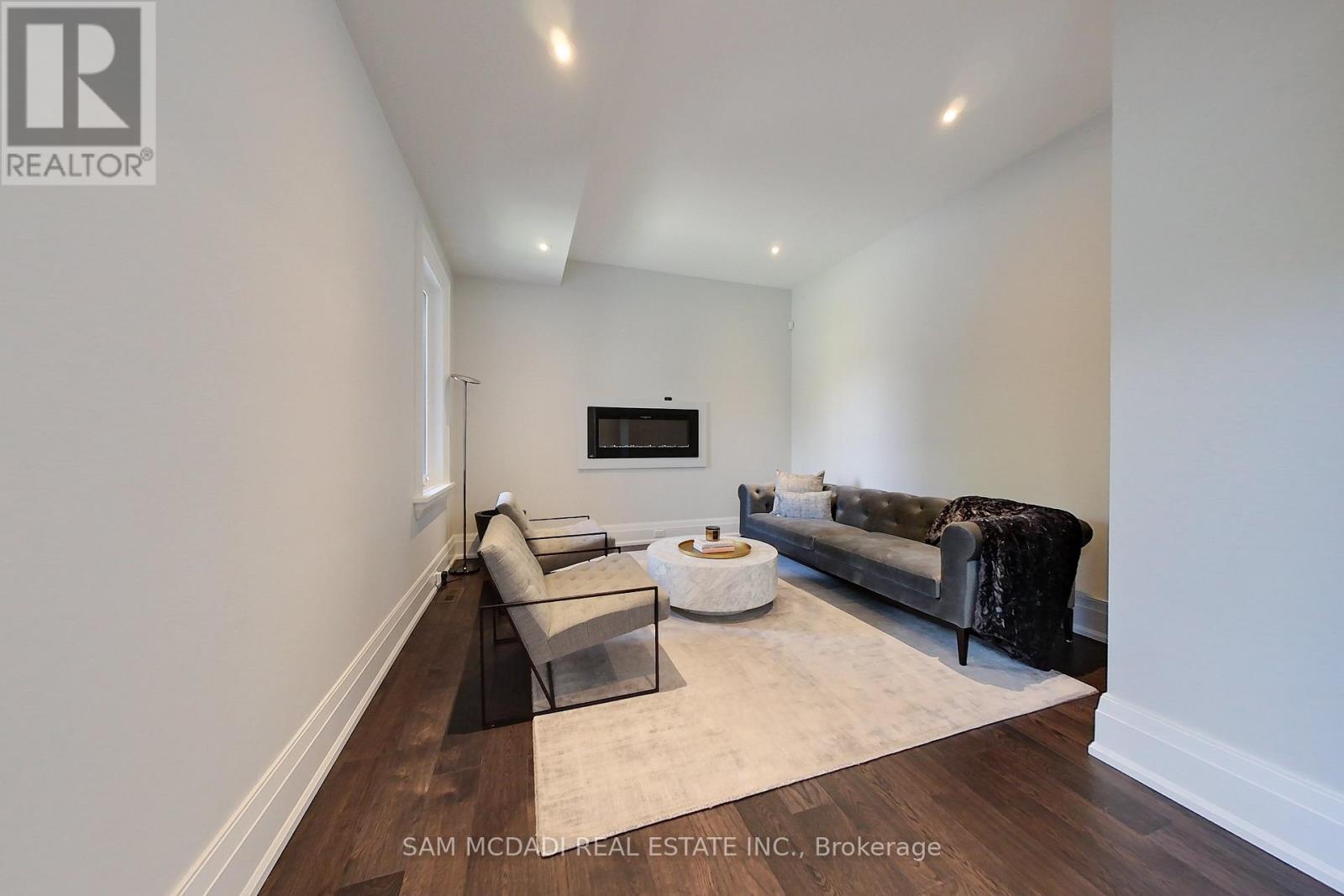2006 Portway Avenue, Mississauga, Ontario  L5H 3M5 - Photo 3 - W12449728
