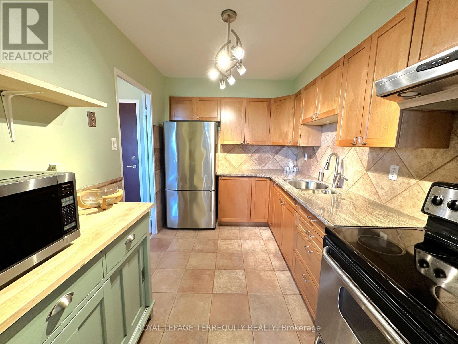 817 - 360 Ridelle Avenue, Toronto (Briar Hill-Belgravia), Ontario  M6B 1K1 - Photo 12 - W12449742