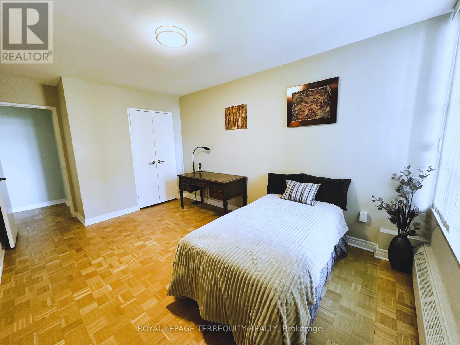 817 - 360 Ridelle Avenue, Toronto (Briar Hill-Belgravia), Ontario  M6B 1K1 - Photo 17 - W12449742