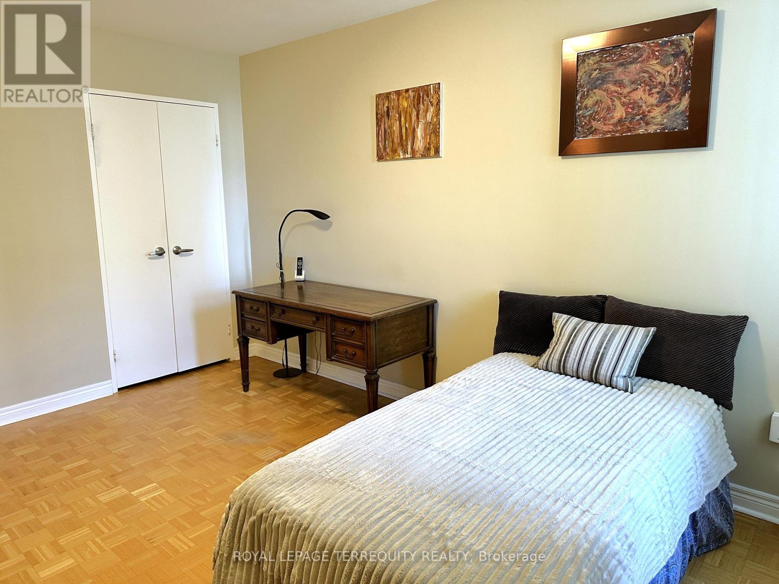 817 - 360 Ridelle Avenue, Toronto (Briar Hill-Belgravia), Ontario  M6B 1K1 - Photo 19 - W12449742