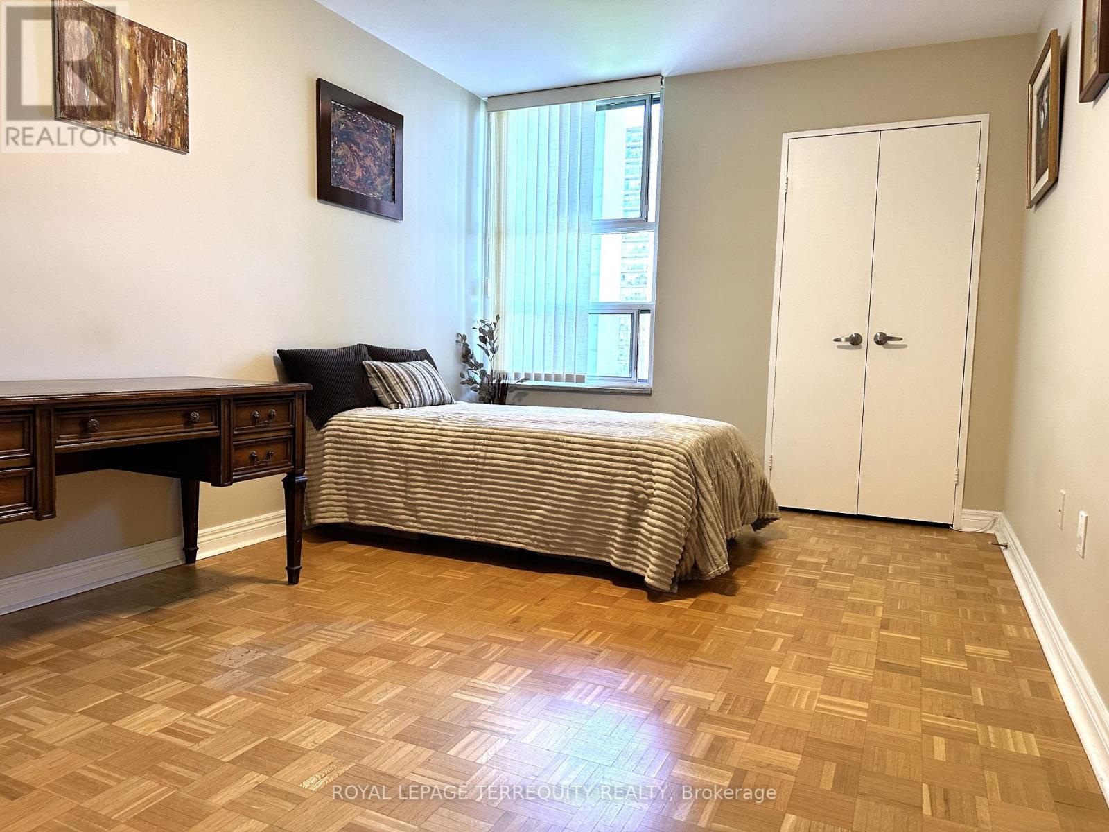 817 - 360 Ridelle Avenue, Toronto (Briar Hill-Belgravia), Ontario  M6B 1K1 - Photo 21 - W12449742