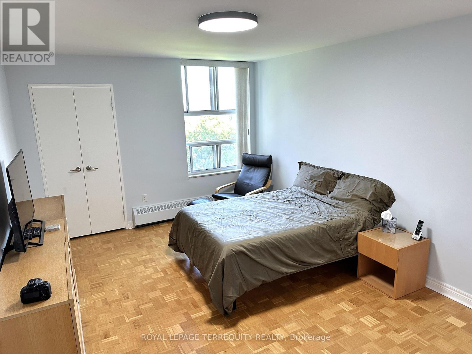 817 - 360 Ridelle Avenue, Toronto (Briar Hill-Belgravia), Ontario  M6B 1K1 - Photo 23 - W12449742