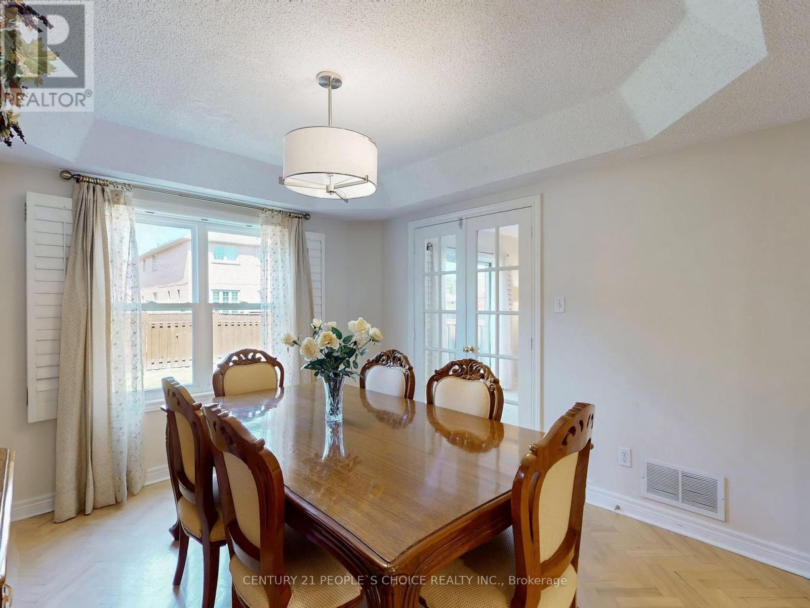 5731 Mersey Street, Mississauga, Ontario  L5V 1V7 - Photo 10 - W12449744