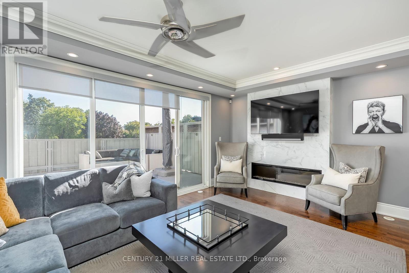 216 Rebecca Street, Oakville, Ontario  L6K 1J9 - Photo 12 - W12449751