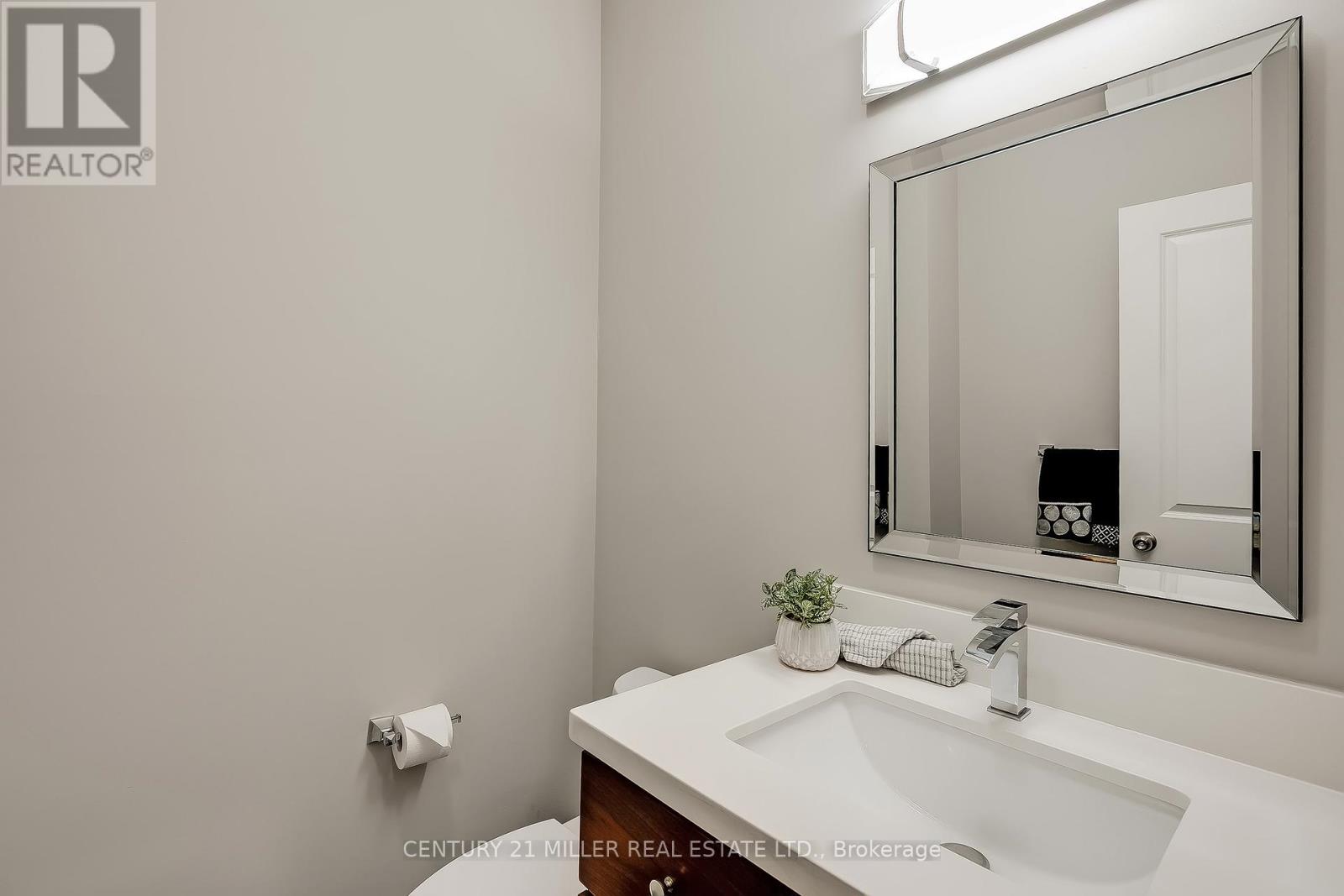 216 Rebecca Street, Oakville, Ontario  L6K 1J9 - Photo 15 - W12449751