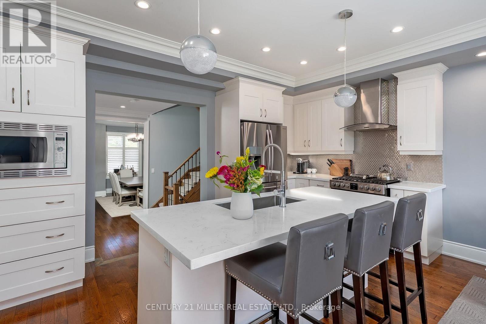 216 Rebecca Street, Oakville, Ontario  L6K 1J9 - Photo 6 - W12449751