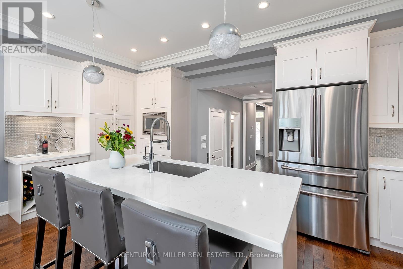 216 Rebecca Street, Oakville, Ontario  L6K 1J9 - Photo 7 - W12449751