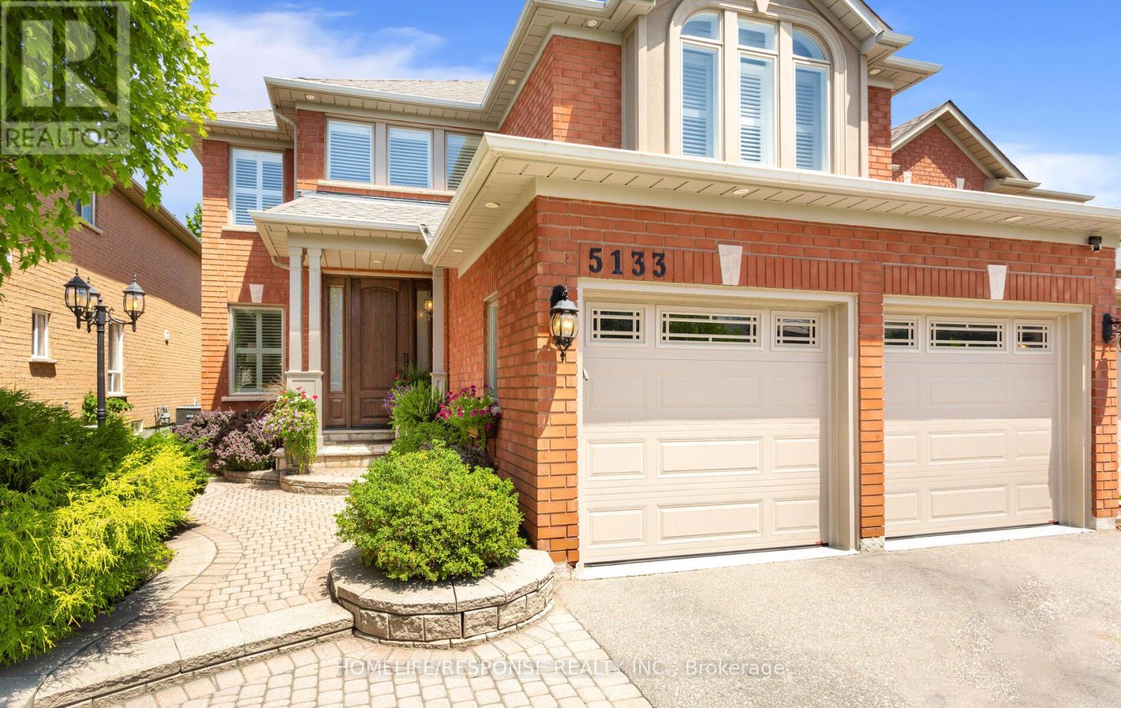 5133 Parkplace Circle, Mississauga, Ontario  L5V 2M1 - Photo 3 - W12449756