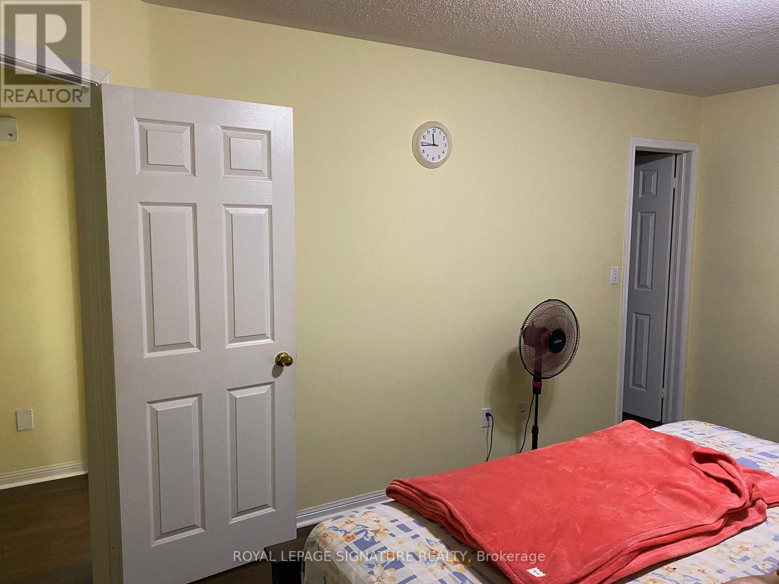Upper - 1025 Barclay Circle, Milton, Ontario  L9T 5W5 - Photo 13 - W12449757
